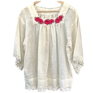 Vintage Boho Peasant Blouse White Lace Trim Embroidered Rose Cottagecore Top
